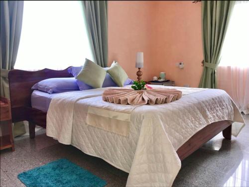 1 double bed, 2 twin beds