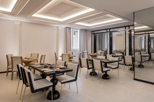 Room Mate Collection Filippo, Rome-Fontana di Trevi – Rome