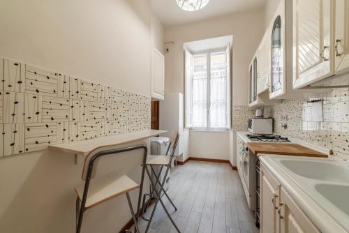 Termini Central and Elegant Apartment - Tap to explore photos