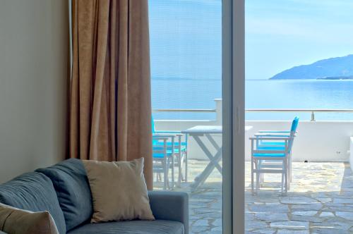 Epipleon Luxury Suites -101- Δωματιο 45τμ με βεραντα 30τμ μπροστα στη θαλασσα