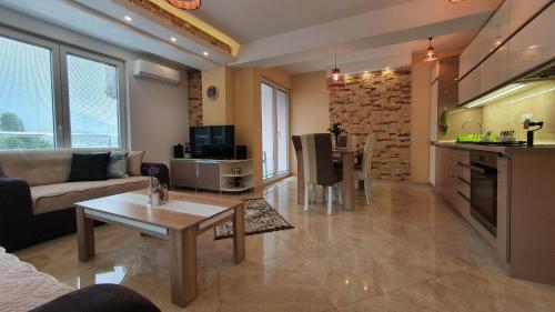 Apartment AXA in Elshani