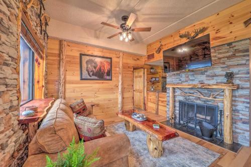 Rustic Sugar Mtn Retreat Pool Access and Views - image 2