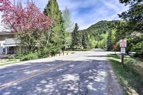 Modern Townhome about 4 Miles to Beaver Creek Resort!