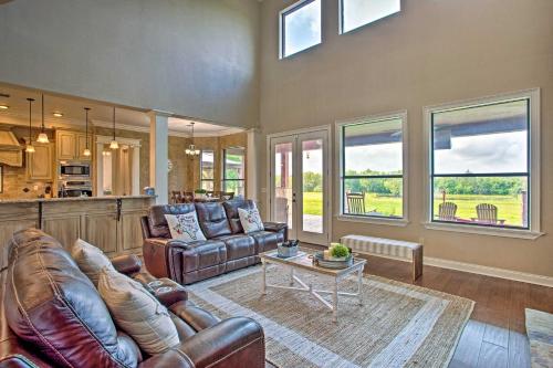 Blue Ridge Home with Game Room 14 Mi to McKinney! in Blue Ridge, USA