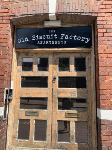 The Biscuit Factory - Flat 2