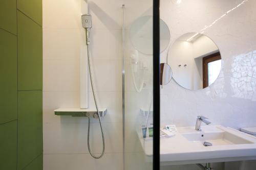 Double Room image 4