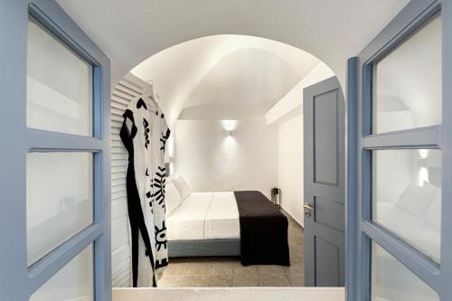 One-Bedroom House with Caldera View image 9