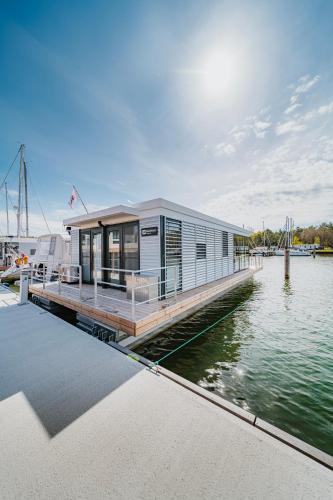 Schwimmendes Ferienhaus "Trinity" Ihr Seahome auf der Ostsee in Peenemünde, Deutschland