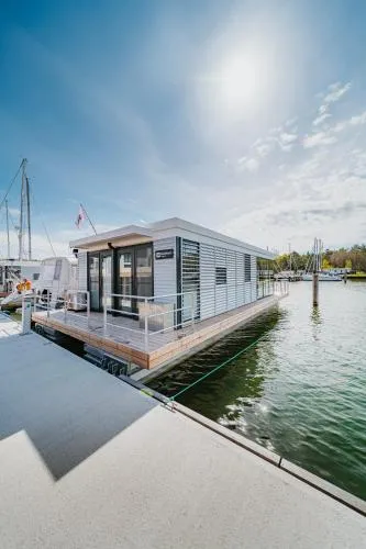 Schwimmendes Ferienhaus "Trinity" Ihr Seahome auf der Ostsee in Peenemünde, Deutschland