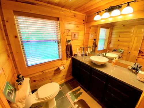 Moonside Retreat Sleeps 14 - image 27