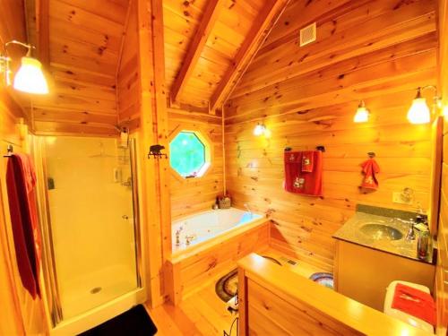 Moonside Retreat Sleeps 14 - image 31
