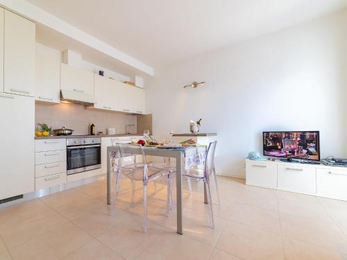  Albatros - swimming pool with sea view and terrace in Magliolo
