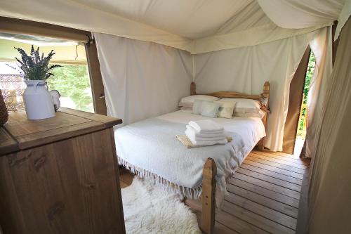 3 double beds