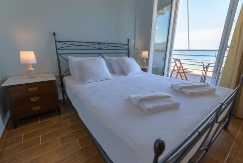 Lemoni Luxury Residence in front of the Sea