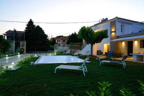 Charikleia's studio in Σκιάθος