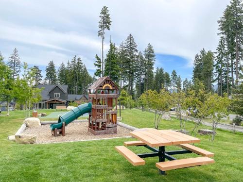 Condo with Outdoor Heated Pool and Hot Tub Access - image 9