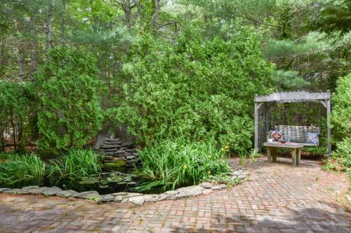 546 Newly Renovated with Amazing Outdoor Space Access to Town Cove Outdoor Shower and Central AC - image 6