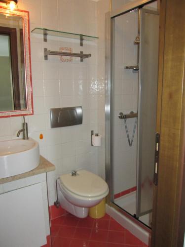 Studio Apartment with Sea View image 10