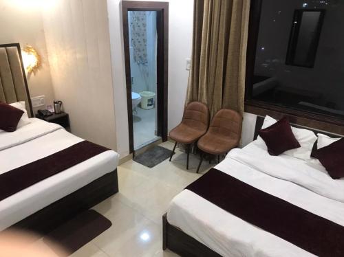 2 queen beds