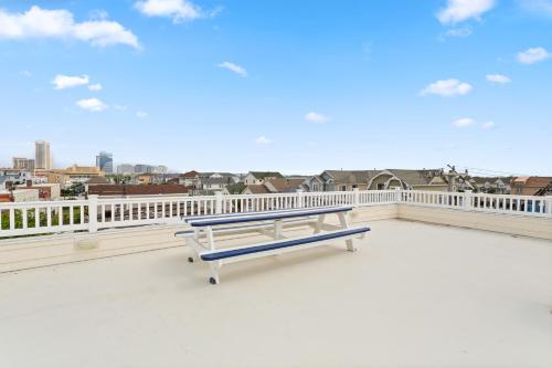 ❤️ The Top End Townhomes with Stunning Views On One-Of-A-Kind Rooftop Deck! WOW!