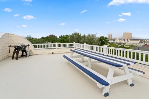 ❤️ The Top End Townhomes with Stunning Views On One-Of-A-Kind Rooftop Deck! WOW!