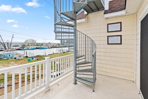 ❤️ The Top End Townhomes with Stunning Views On One-Of-A-Kind Rooftop Deck! WOW! thumb 2