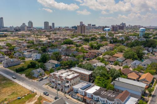 ❤️ The Top End Townhomes with Stunning Views On One-Of-A-Kind Rooftop Deck! WOW!