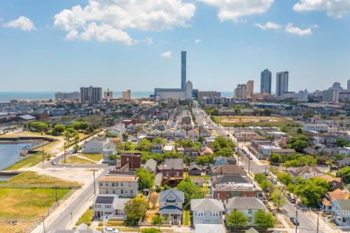 ❤️ The Top End Townhomes with Stunning Views On One-Of-A-Kind Rooftop Deck! WOW!