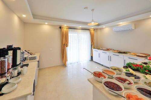 Lora Kaş Hotel (Lora Kas Hotel) in คาช