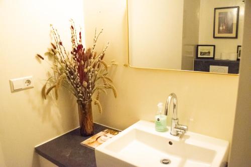 PERFECT B&B MIDDLE OF AMSTERDAM, Amsterdam (photo 9)