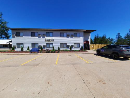 Model Towne Inn Motel - image 9