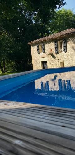 Peldbaseins, gîte de charme avec piscine (gite de charme avec piscine) in Castelnau-Montratier