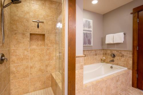 New Listing in the Heart of the Village at Northstar! Iron Horse South 208 - image 7