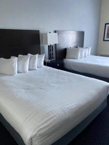 2 double beds