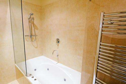 Premium Two-Bedroom Apartment (4 Guests)