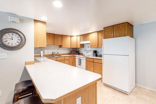 River Park Condo #6 - image 7