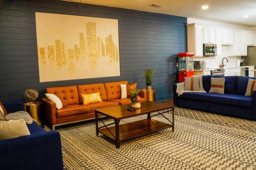 Dallas 4BR Large yard w HOT TUB , Fire pit and basketball Hoop in พลาโน (TX)