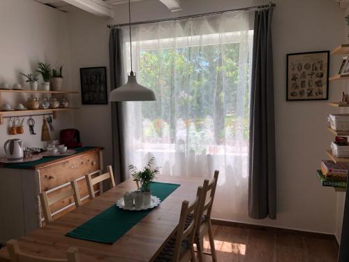Cseri Porta Kisház (Cseri Porta Kishaz) in Szatta