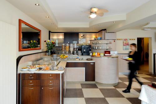 ห้องอาหาร, บอนพอร์ต (Bon Port) in มองโทรซ์