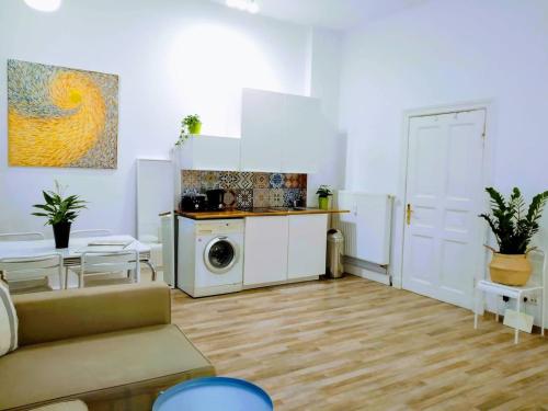 Cozy studio in Friedrichshain, 4 quiet guests only, Berlin (photo 10)