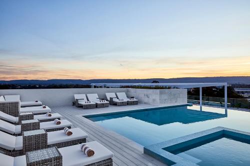 . Astina Suites, Penrith