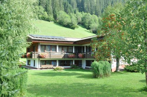 Ferienwohnungen Bailom, Pension in Elbigenalp