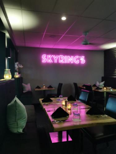 莫泰98 (Motel 98) in 洛坎普頓市中心