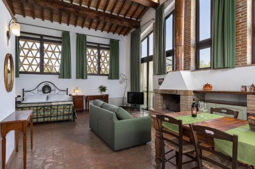 อกรีทูริสโม ทู คาโซแลร์ ดี บัคเซียโน ฟาร์มเฮ้าส์ (Agriturismo Il Casolare di Bucciano Farmhouse) in มอนเตโอลิเวโต