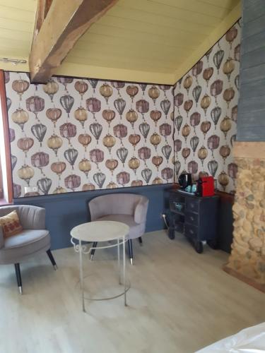 CHAMBRE DOUBLE AVEC PISCINE ET JACUZZI in 로우데스 시티 센터