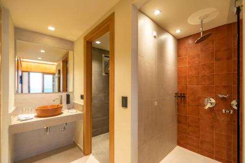 Standard Room with Sea View image 4
