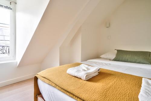 New Cocoon Duplex for 2 in the Heart of Paris (5D), Paris