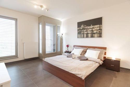 Bright studio, 10min to the Centre, free Parking, Praga