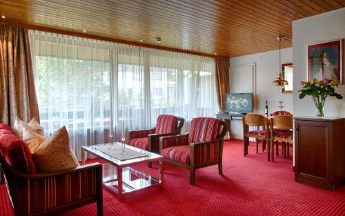 Deluxe One-Bedroom Apartment with Balcony