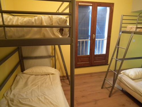 1 bunk bed